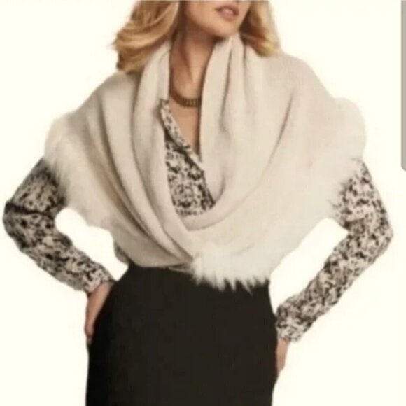 CABI Infinity Scarf Women's Size O/S Black Gray Faux Fur Trim Twist - Picture 2 of 9